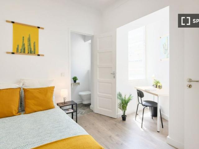 Aluga se quarto em apartamento de 7 quartos em Alvalade, Lisboa