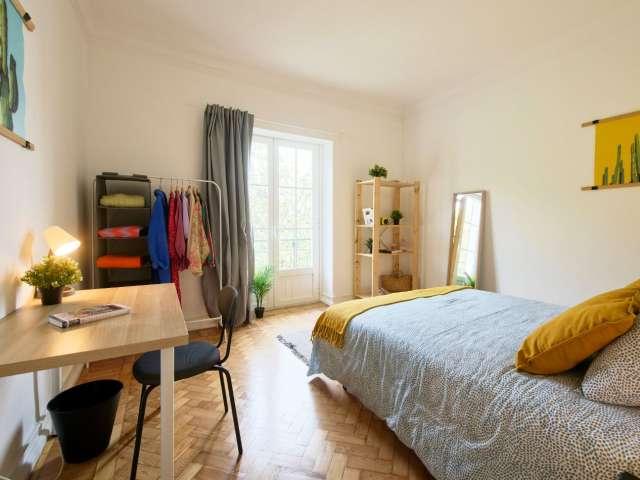 Aluga se quarto em apartamento de 7 quartos em Alvalade, Lisboa
