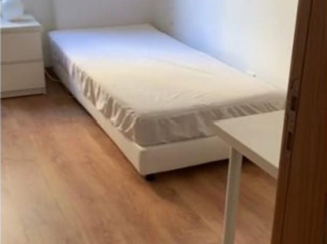 Aluga se quarto em apartamento de 4 quartos em Moscavide, Lisboa