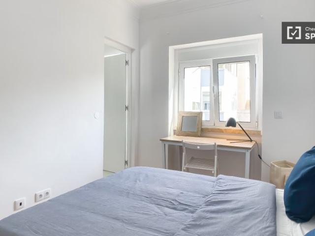 Aluga se quarto em apartamento de 5 quartos em Lisboa, Lisboa