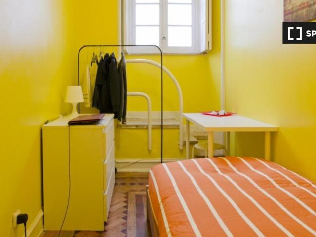 Aluga se quarto em apartamento de 6 quartos na Graça, Lisboa