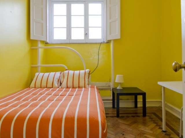 Aluga se quarto em apartamento de 6 quartos na Graça, Lisboa
