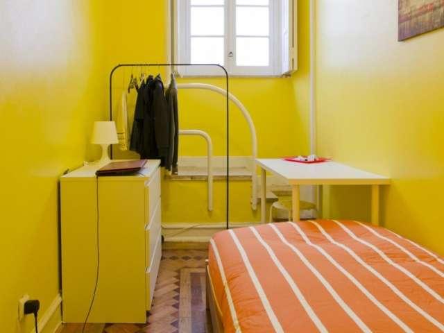 Aluga se quarto em apartamento de 6 quartos na Graça, Lisboa