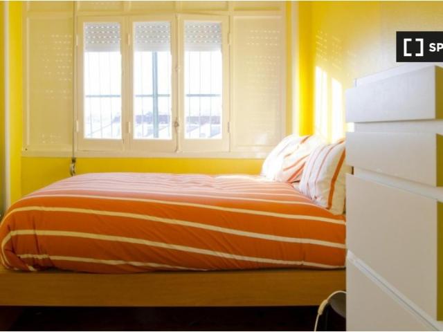 Aluga se quarto em apartamento de 6 quartos na Graça, Lisboa