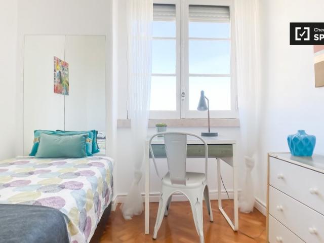 Aluga se quarto em apartamento de 6 quartos em Alfama, Lisboa