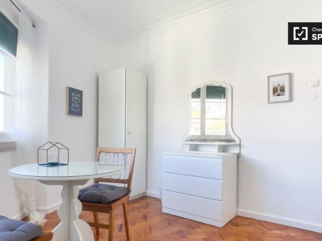 Aluga se quarto em apartamento de 6 quartos em Alfama, Lisboa