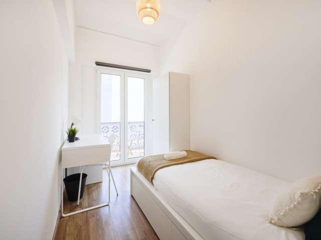Aluga se quarto em apartamento de 9 quartos em Lisboa