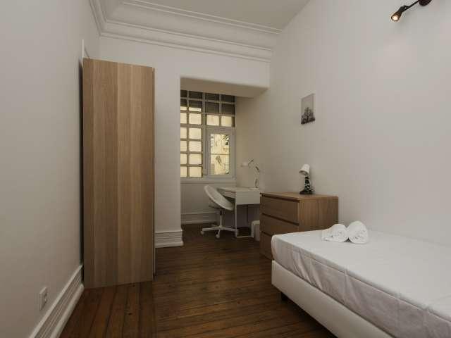 Aluga se quarto em apartamento de 9 quartos em Lisboa