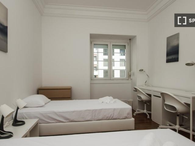 Aluga se quarto em apartamento de 9 quartos em Lisboa