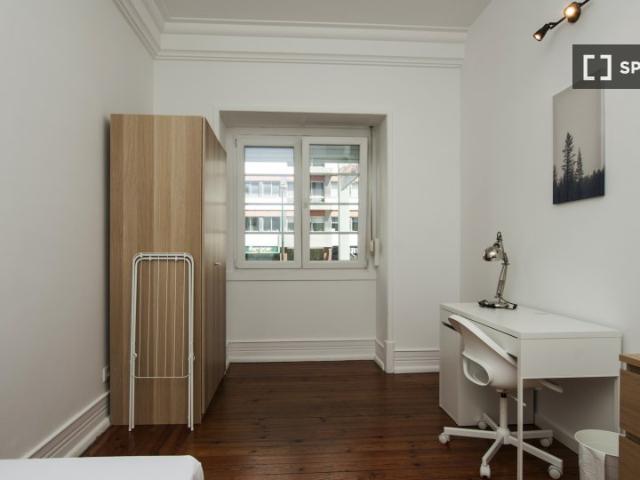 Aluga se quarto em apartamento de 9 quartos em Lisboa