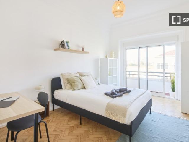 Aluga se quarto em apartamento de 9 quartos em Lisboa