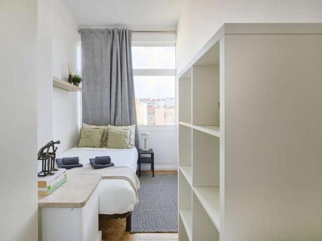 Aluga se quarto em apartamento de 9 quartos em Lisboa