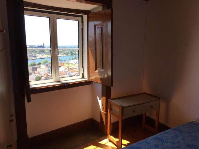 Aluga se quarto em apartamento T1 em Coimbra