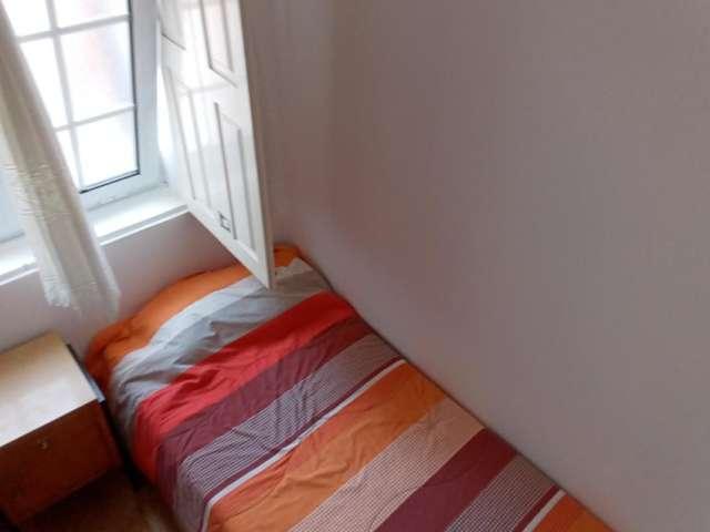 Aluga se quarto em apartamento T1 em Coimbra