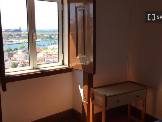 Aluga se quarto em apartamento T1 em Coimbra