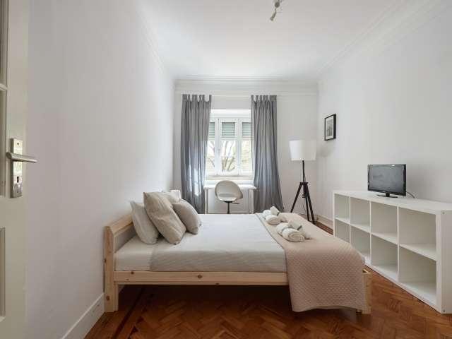 Aluga se quarto em apartamento T7 no Areeiro, Lisboa