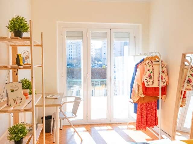 Aluga se quarto em apartamento T7 no Areeiro, Lisboa