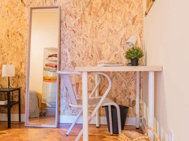 Aluga se quarto em apartamento T7 no Areeiro, Lisboa