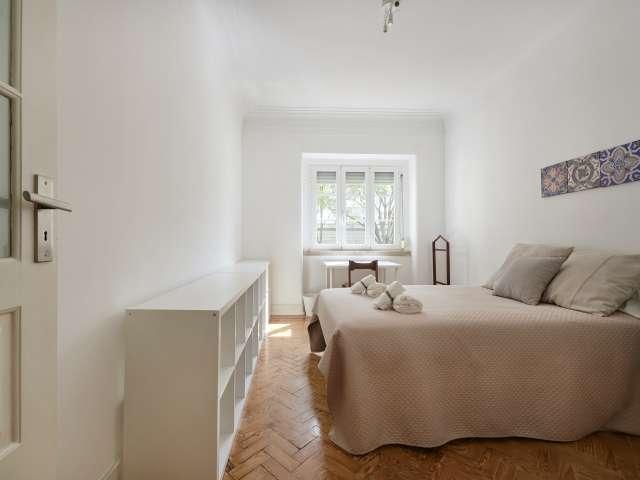 Aluga se quarto em apartamento T7 no Areeiro, Lisboa