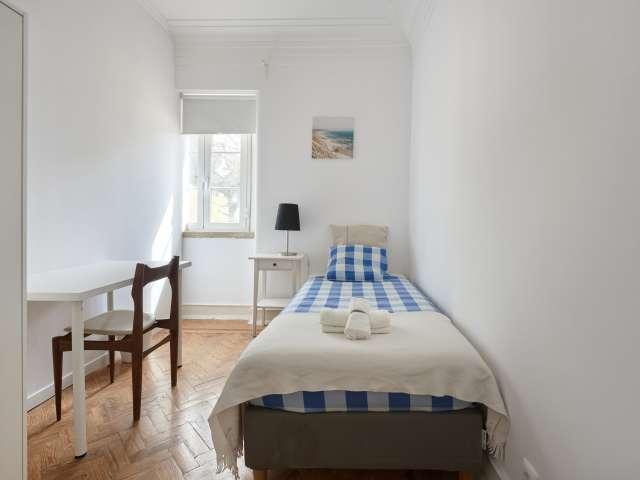 Aluga se quarto em apartamento T7 no Areeiro, Lisboa