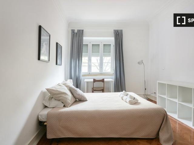 Aluga se quarto em apartamento T7 no Areeiro, Lisboa