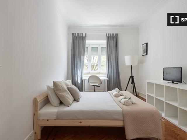 Aluga se quarto em apartamento T7 no Areeiro, Lisboa