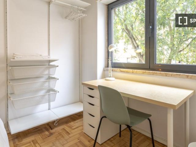 Aluga se quarto em residência no Bairro Do Rego, Lisboa