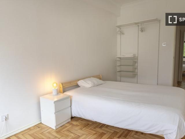 Aluga se quarto em residência no Bairro Do Rego, Lisboa