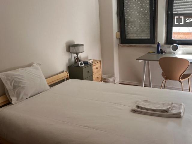 Aluga se quarto em residência no Bairro Do Rego, Lisboa