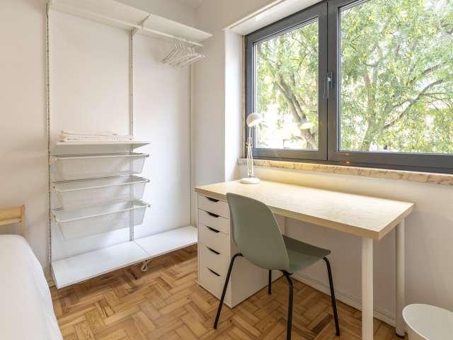 Aluga se quarto em residência no Bairro Do Rego, Lisboa