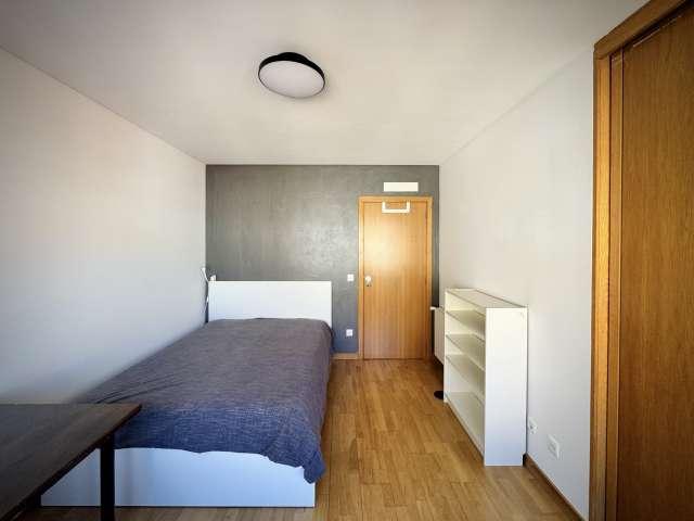 Aluga se quarto num apartamento de 4 quartos em Lisboa