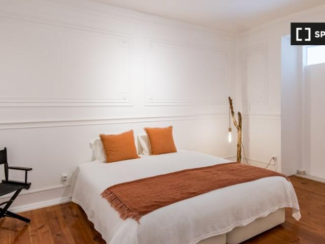 Aluga se quartos em apartamento de 6 quartos em Lisboa