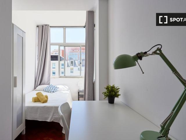 Aluga se quartos em apartamento de 9 quartos em Lisboa