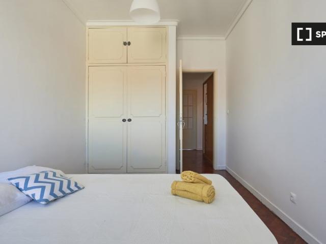 Aluga se quartos em apartamento de 9 quartos em Lisboa