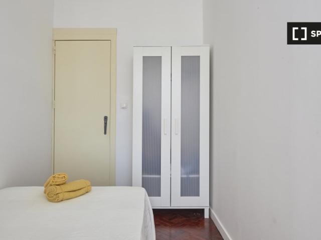 Aluga se quartos em apartamento de 9 quartos em Lisboa