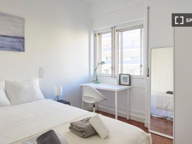 Aluga se quartos em apartamento de 9 quartos em Lisboa