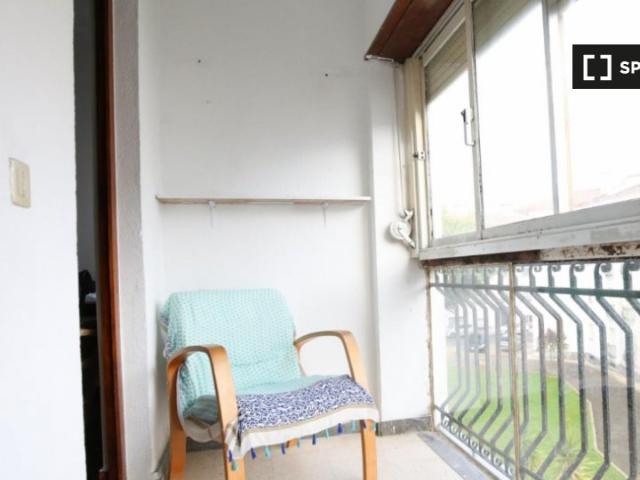 Aluga se quartos em apartamento T3 na Parede, Lisboa