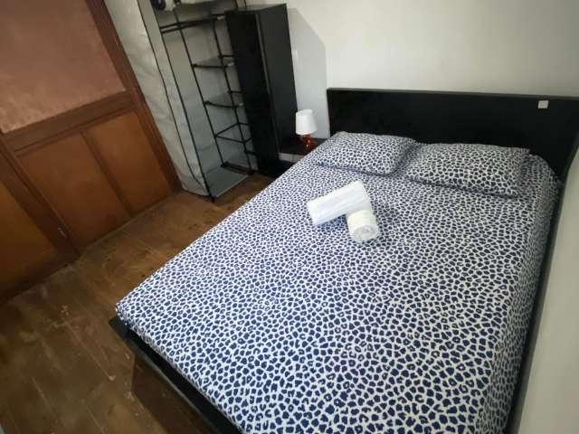 Alugam se quartos em moradia de 7 quartos na Boavista