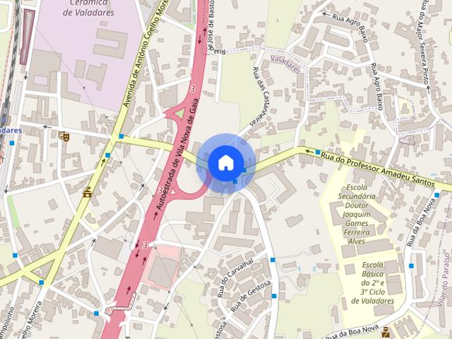 Alugo quarto grande com internet no Porto