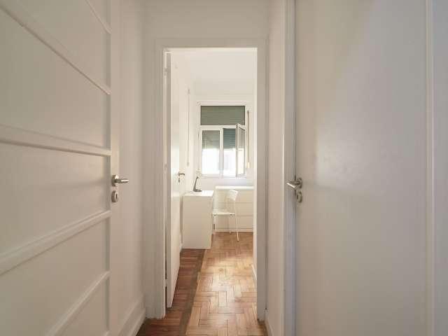 Alugo quarto em apartamento de 15 quartos em Lisboa
