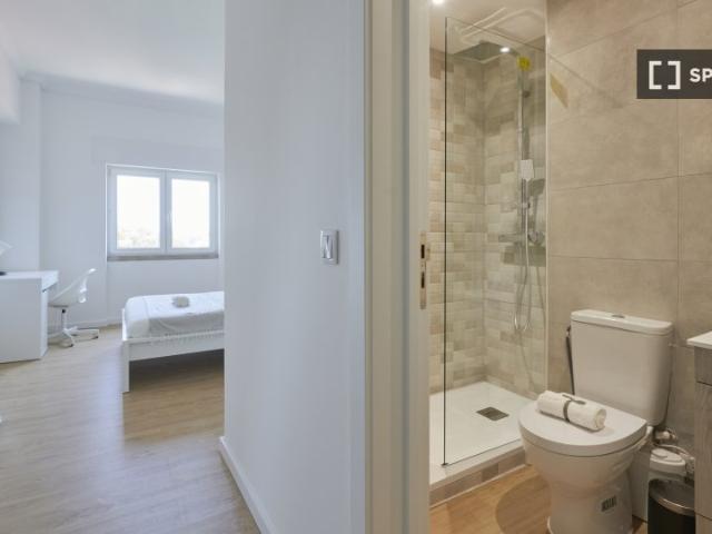 Alugo quarto em apartamento de 7 quartos em Lisboa, Lisboa