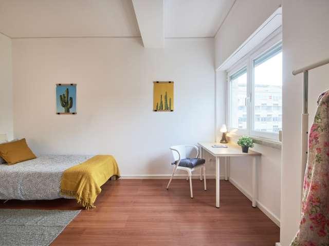 Alugo quarto em apartamento de 6 quartos em Lisboa, Lisboa