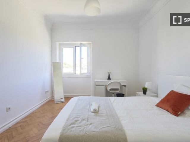 Alugo quarto em apartamento de 9 quartos em Lisboa, Lisboa