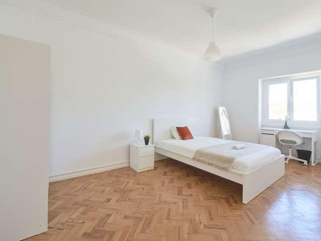 Alugo quarto em apartamento de 9 quartos em Lisboa, Lisboa