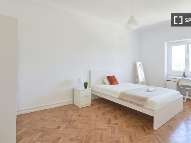 Alugo quarto em apartamento de 9 quartos em Lisboa, Lisboa