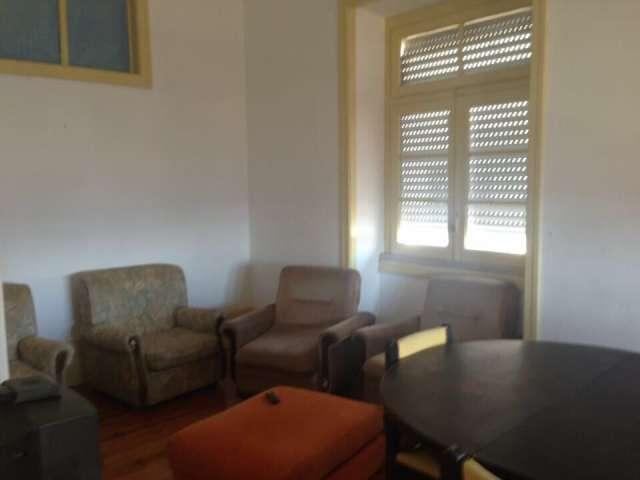 Alugo quarto em apartamento T6 em Coimbra