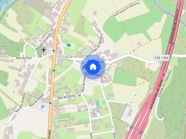 Alugo quarto numa casa situada em Tornada