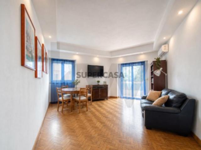 T2 com 105m² com varanda no coração de Alvalade