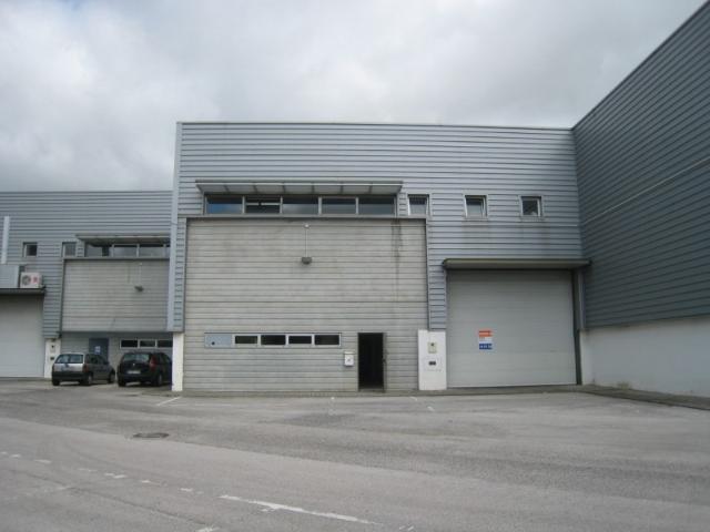 ALVERCA Armazém com 693 m2