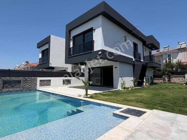 Alya Gayrimenkul Çeşme Reisdere Satılık 4+1 Havuzlu Lüks Villa